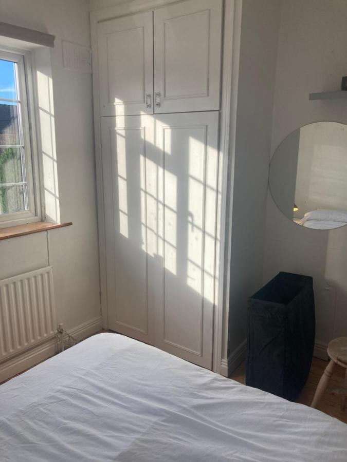 Entire Terraced Two Story Redbrick House With Parking In Secluded Cul De Sac Villa Dublin Exterior foto